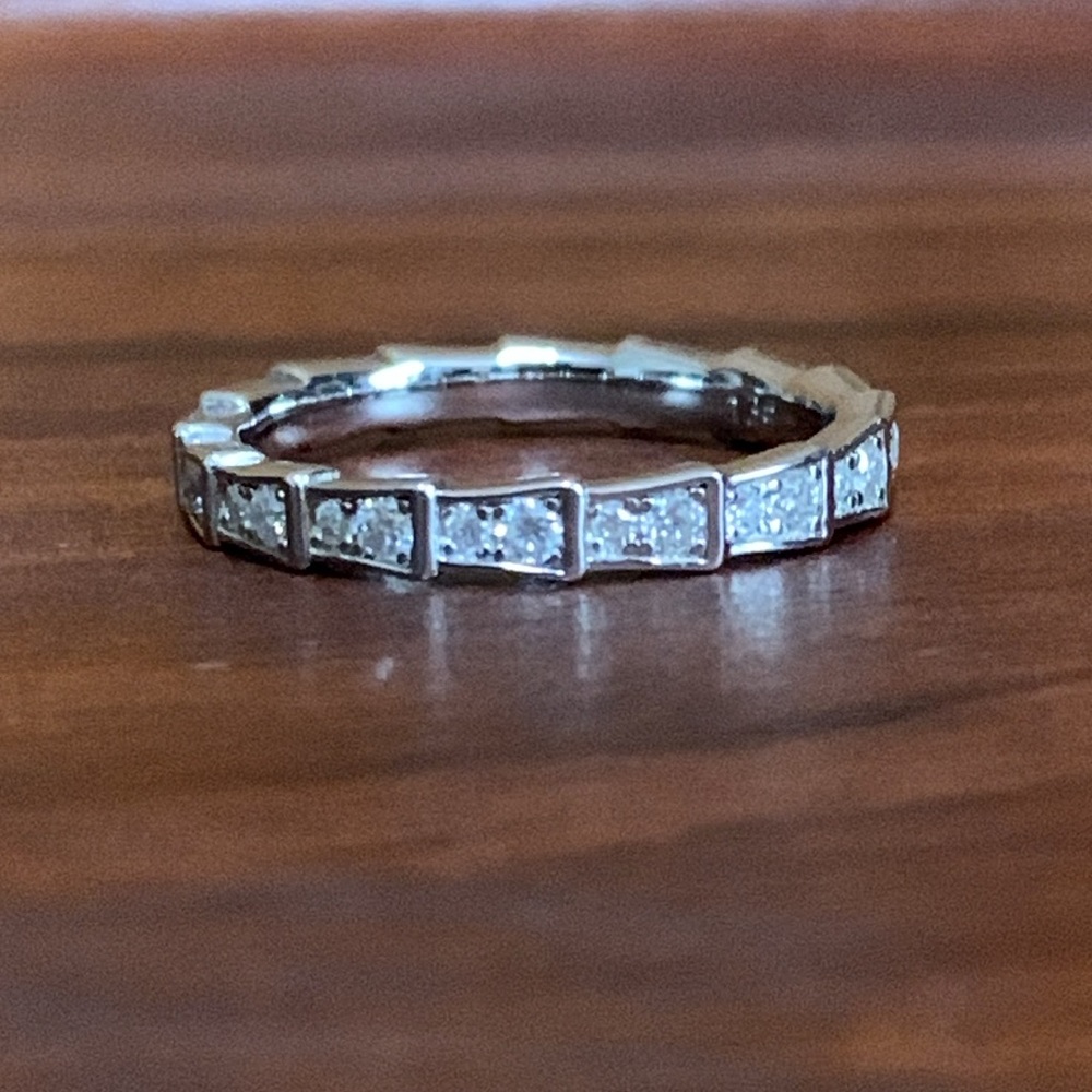 Sterling Silver Moissanite Geometric Band Size 6 - Picture 1 of 6